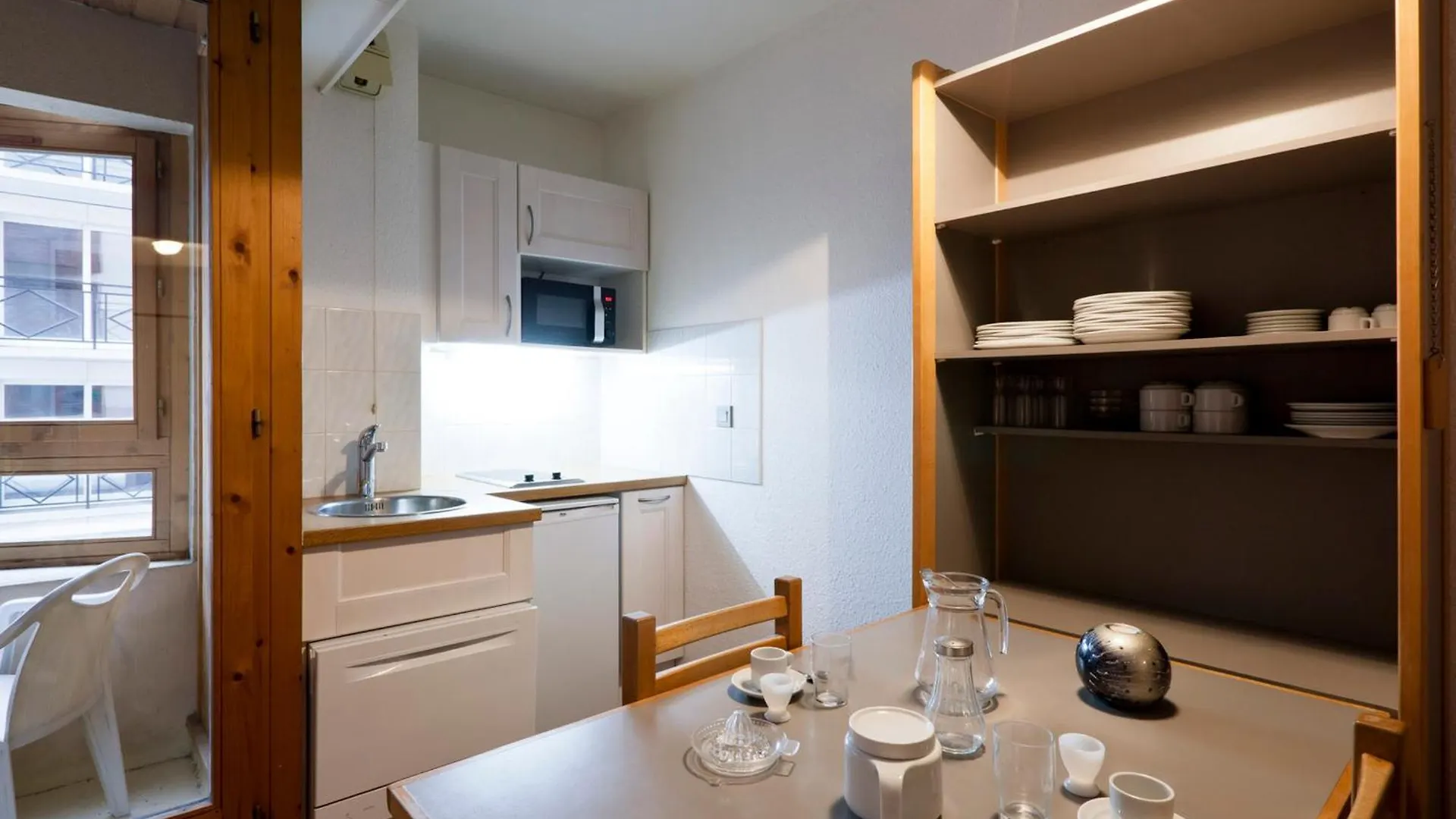 Apartment Studio Avec Balcon En Centre-Ville, Proche Telecabine Et Thermes A Brides-Les-Bains - Fr-1-512-14