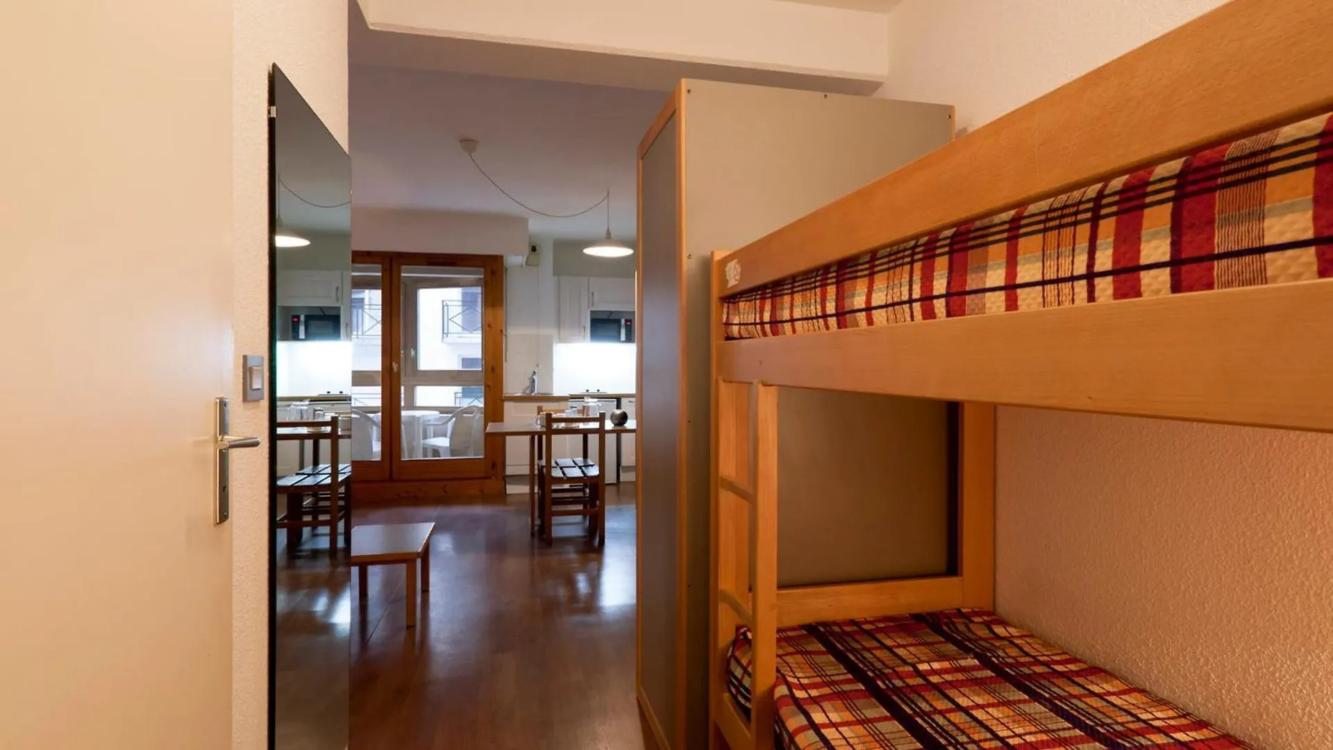 Studio Avec Balcon En Centre-Ville, Proche Telecabine Et Thermes A Brides-Les-Bains - Fr-1-512-14
