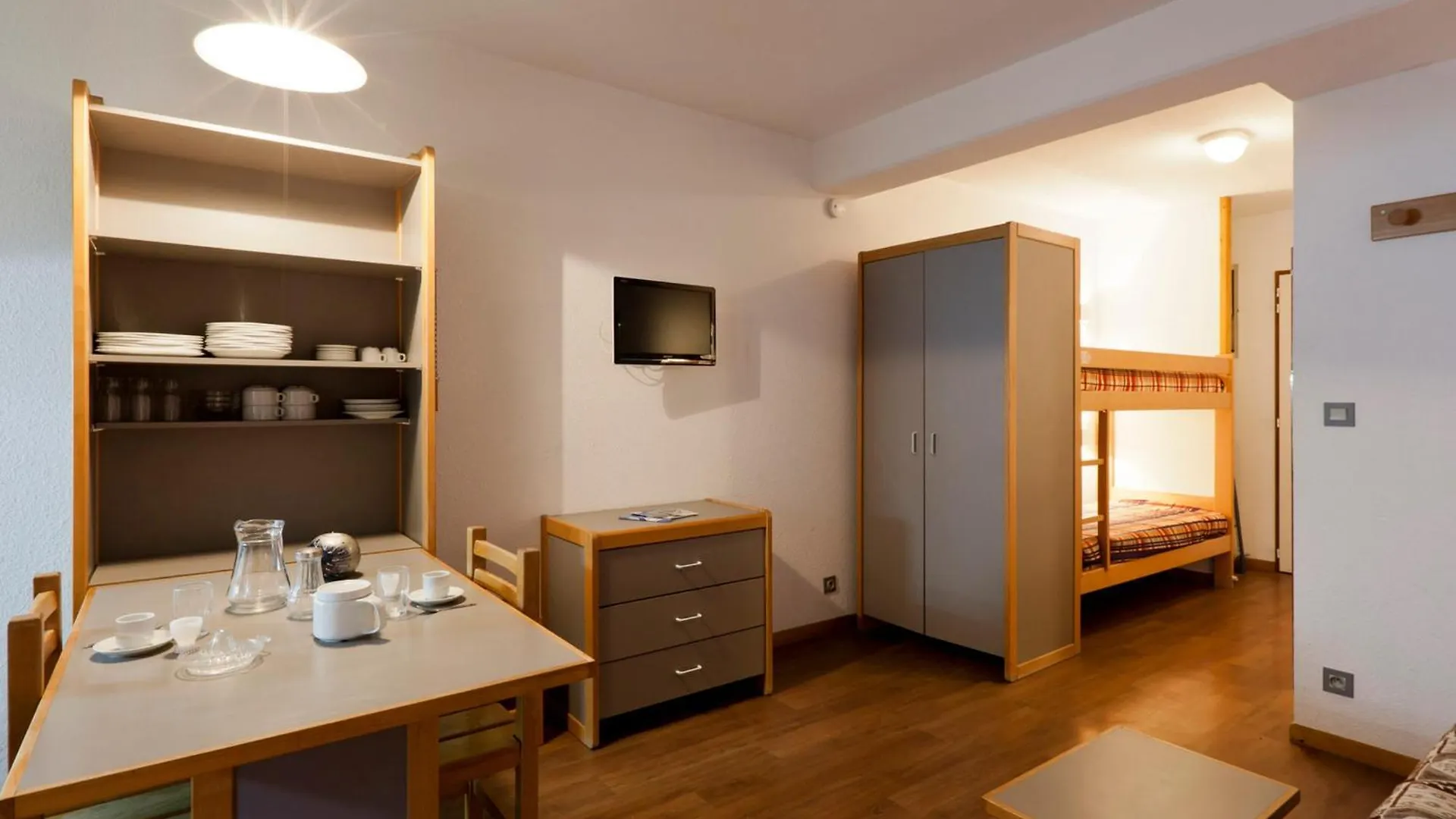 Studio Avec Balcon En Centre-Ville, Proche Telecabine Et Thermes A Brides-Les-Bains - Fr-1-512-14 0*,
